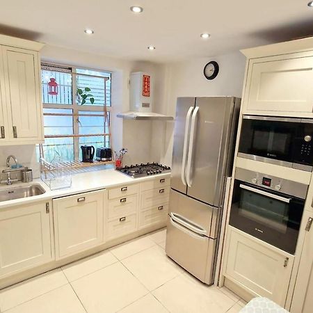 Villa Modern 3-Bed House In Surrey Quays Londra Esterno foto