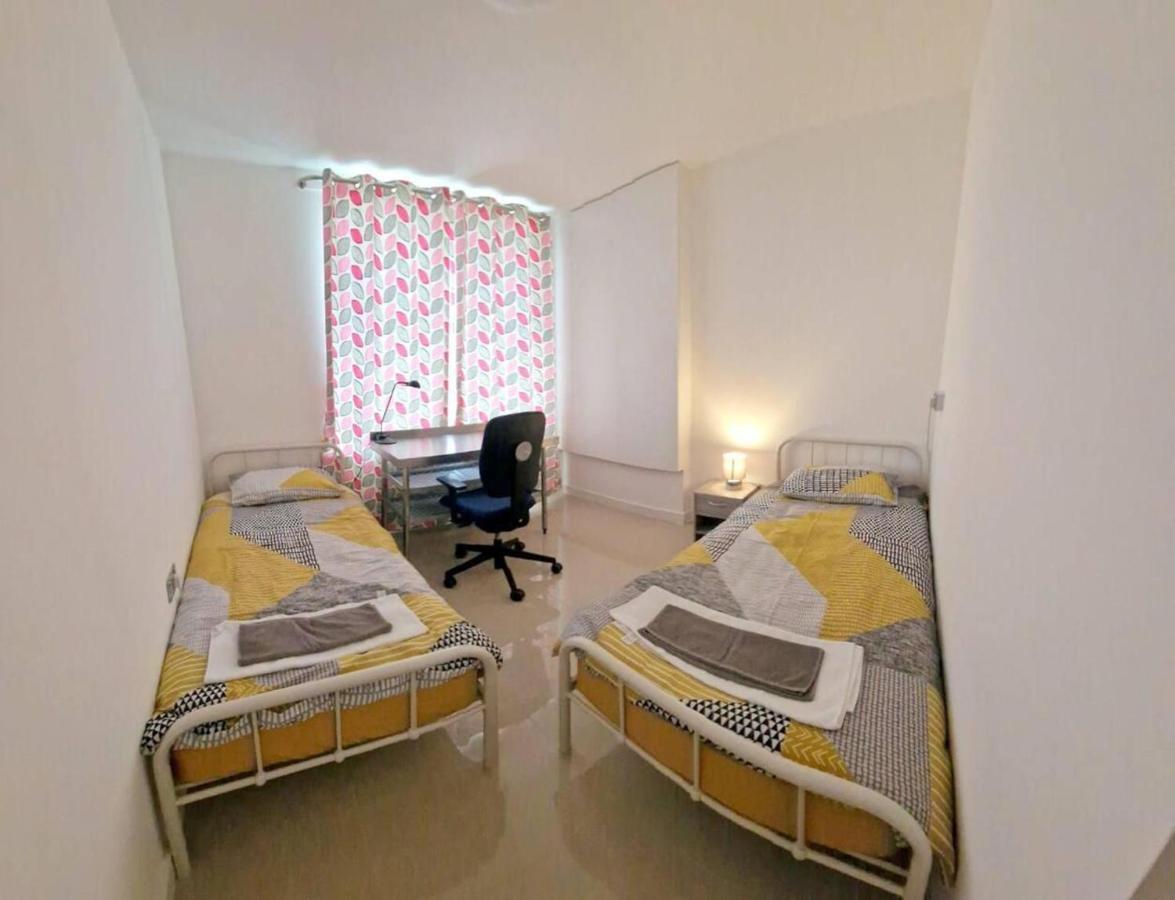 Villa Modern 3-Bed House In Surrey Quays Londra Esterno foto