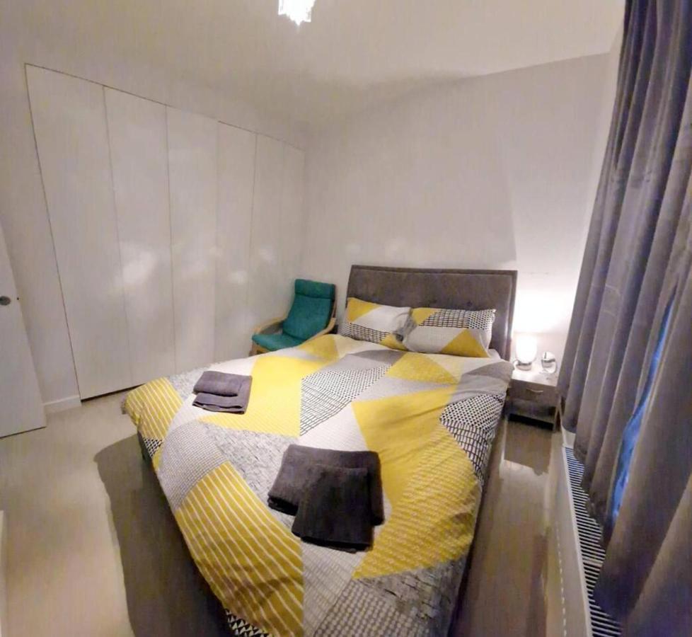 Villa Modern 3-Bed House In Surrey Quays Londra Esterno foto