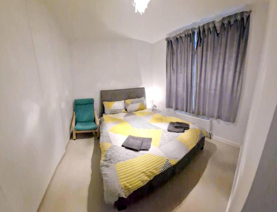 Villa Modern 3-Bed House In Surrey Quays Londra Esterno foto