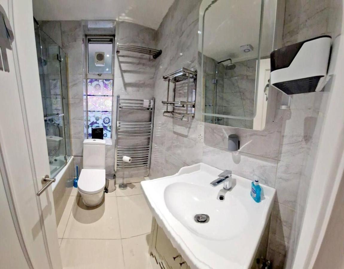 Villa Modern 3-Bed House In Surrey Quays Londra Esterno foto