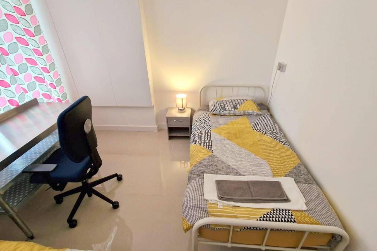 Villa Modern 3-Bed House In Surrey Quays Londra Esterno foto